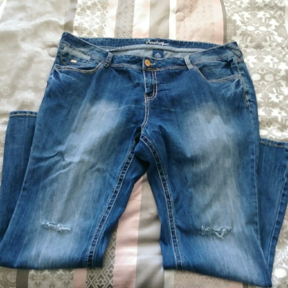 Amethyst Jeans Size 24